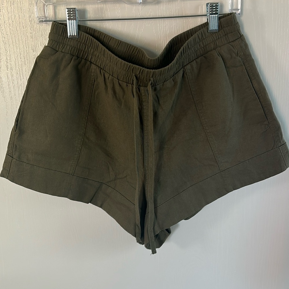 Universal Thread Shorts. High waist with tie.